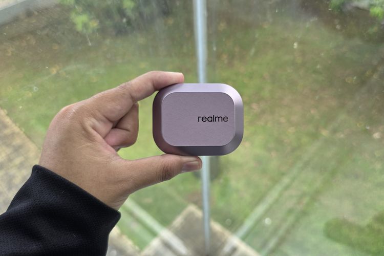 Realme, Realme Buds Air8, Menjajal Realme Buds Air8, Nyaman Dipakai dan Suaranya, Desain senada dengan Realme 16 Series, Nyaman dipakai, Kontrol gesture responsif, Baterai tahan lama, Isi kotak penjualan