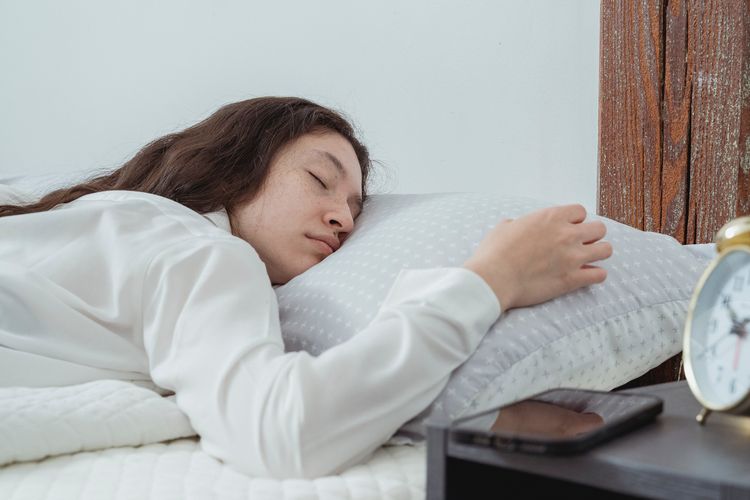 apakah tidur 5 jam itu cukup, apakah tidur 5 jam cukup, apakah tidur 5 jam baik, apakah tidur 5 jam sehari cukup, tidur 5 jam sehari apakah cukup, tidur 5 jam sudah cukup, berapa jam tidur yang baik, Apakah Tidur 5 Jam Itu Cukup? Ini Kata Ahli