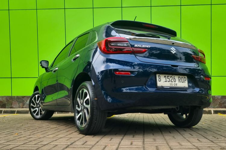 sedan, hatchback, mesin, Perjalanan, Suzuki Indomobil Sales, Suzuki Baleno, Fronx, Dari Sedan ke Hatchback, Jejak Perjalanan Suzuki Baleno di Indonesia, 3 Dekade Suzuki Baleno di Indonesia, Generasi I, Generasi II: Baleno Next-G (2003-2007), Generasi III, Generasi Hatchback, Facelift (2019)