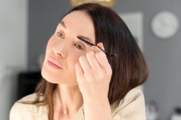 makeup untuk pemula, produk makeup, produk makeup untuk pemula, produk makeup pemula, 3 Produk Makeup yang Wajib Dimiliki Pemula Menurut Pakar