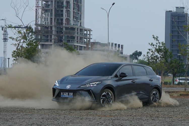 BYD Atto 3, Chery E5, MG4 EV, SUV Listrik Rp 400 Jutaan: BYD Atto 3, Chery E5, MG4 EV, Aion Y Plus, Interior, Fitur Unggulan, Baterai dan Jarak Tempuh, Kesimpulan