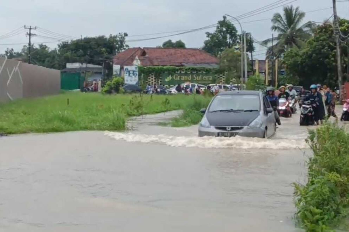 Banjir dan Cuaca Ekstrem di Serang Meluas, 19.088 Warga dan 4.934 Terdampak, Seberapa Luas Dampak Bencana di Kabupaten Serang?, Apa Penyebab Utama Banjir di Kabupaten Serang?, Bagaimana Dampak Kerusakan yang Ditimbulkan?, Wilayah Mana Saja yang Terdampak?, Bagaimana Kondisi Banjir di Kota Serang?, Wilayah Mana yang Terdampak Paling Parah di Kota Serang?