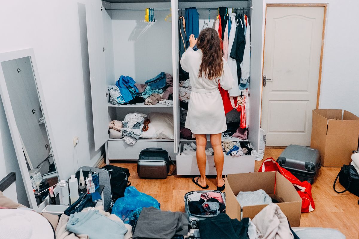 hoarding disorder, mengumpulkan barang, gejala hoarding, Shierlen Octavia, tanda hoarding disorder, beda hoarding dan hoarding disorder, Kebiasaan Menumpuk Barang, Wajar atau Tanda Hoarding Disorder?