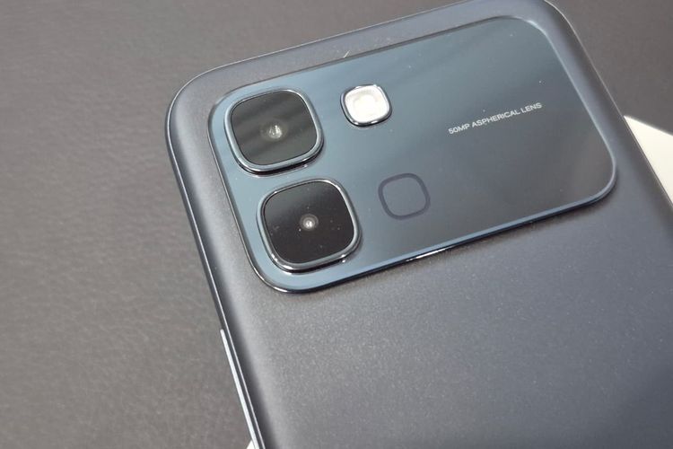 Infinix Note Edge, Kesan Saya Saat Pertama Kali Memegang Infinix Note Edge, Tipis, Melengkung, dan Terasa Premium