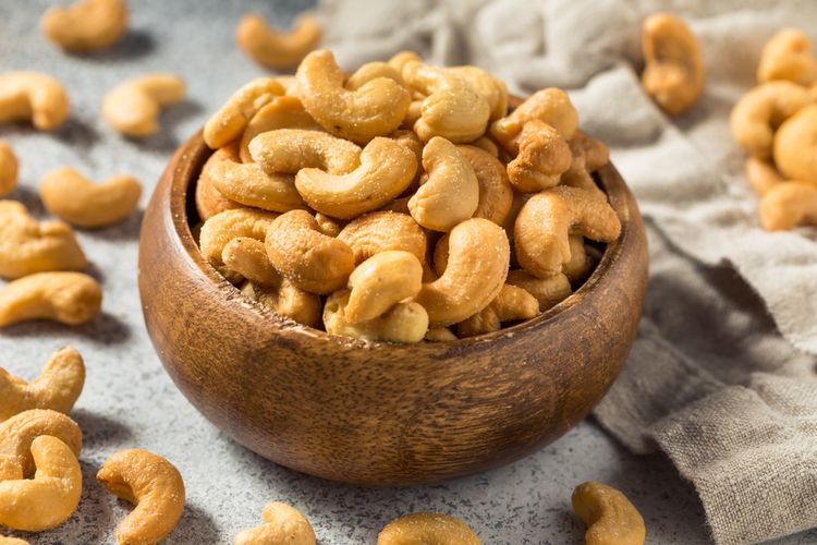 kacang mete, kacang mete goreng, camilan lebaran, Lebaran, Camilan Lebaran Kacang Mete, Ini Tips Menggorengnya agar Tidak Gosong, 1. Bumbui agar lebih gurih, 2. Dinginkan sebelum digoreng, 3. Gunakan minyak panas, 4. Goreng dengan waktu yang tepat, 5. Tiriskan dengan benar