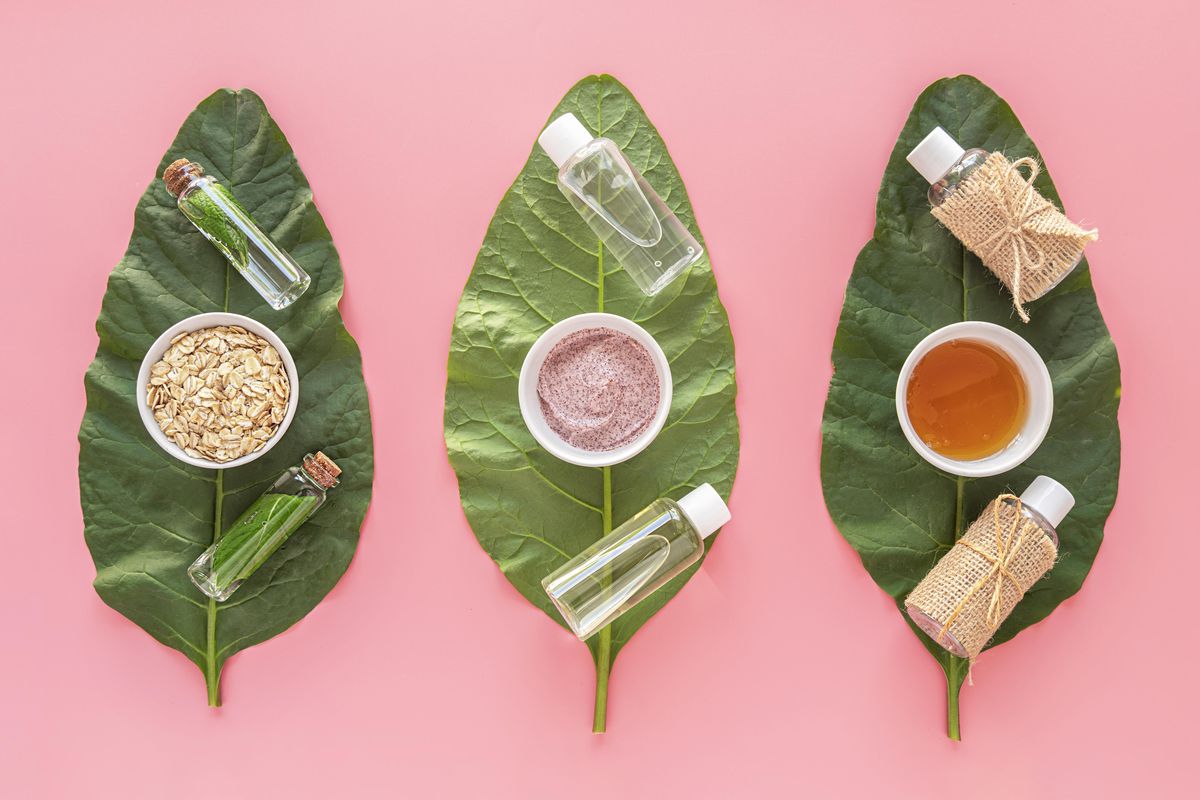 Manfaat Bahan Lokal untuk Skincare, dari Pegagan hingga Kayu Manis, Pegagan untuk Meredakan Kemerahan, Licorice untuk Mencerahkan Kulit, Kayu Manis sebagai Anti-aging, Mawar untuk Hidrasi Kulit