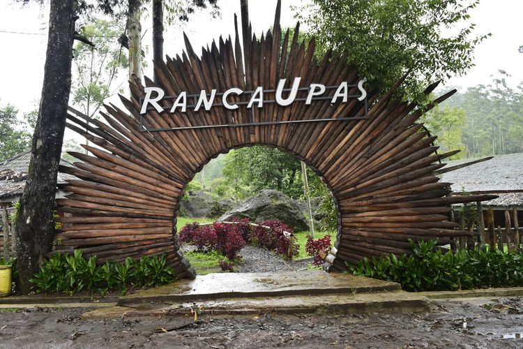 libur Lebaran, Libur Lebaran ke Bandung, 7 Tempat Favorit Turis Ini Wajib Dikunjungi, 1. Dusun Bambu, 2. The Lodge Maribaya, 3. Orchid Forest Cikole, 4. Lembang Park &amp; Zoo, 5. Floating Market Lembang, 6. Kawah Putih Ciwidey, 7. Ranca Upas