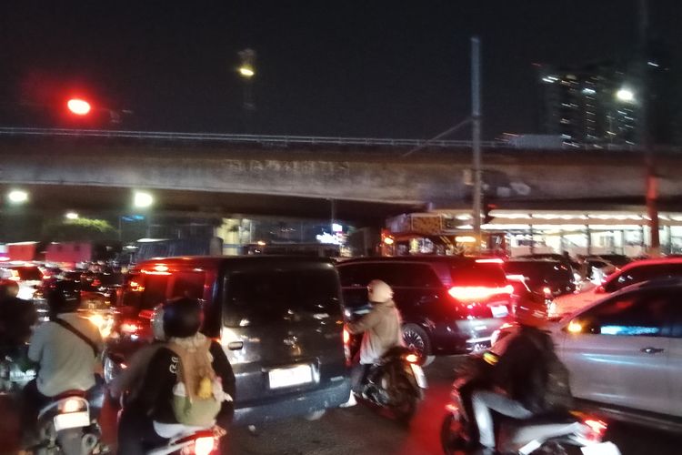 lalu lintas, Pemotor Wajib Tahu, Begini Riding Aman di Tengah Lonjakan Arus Nataru