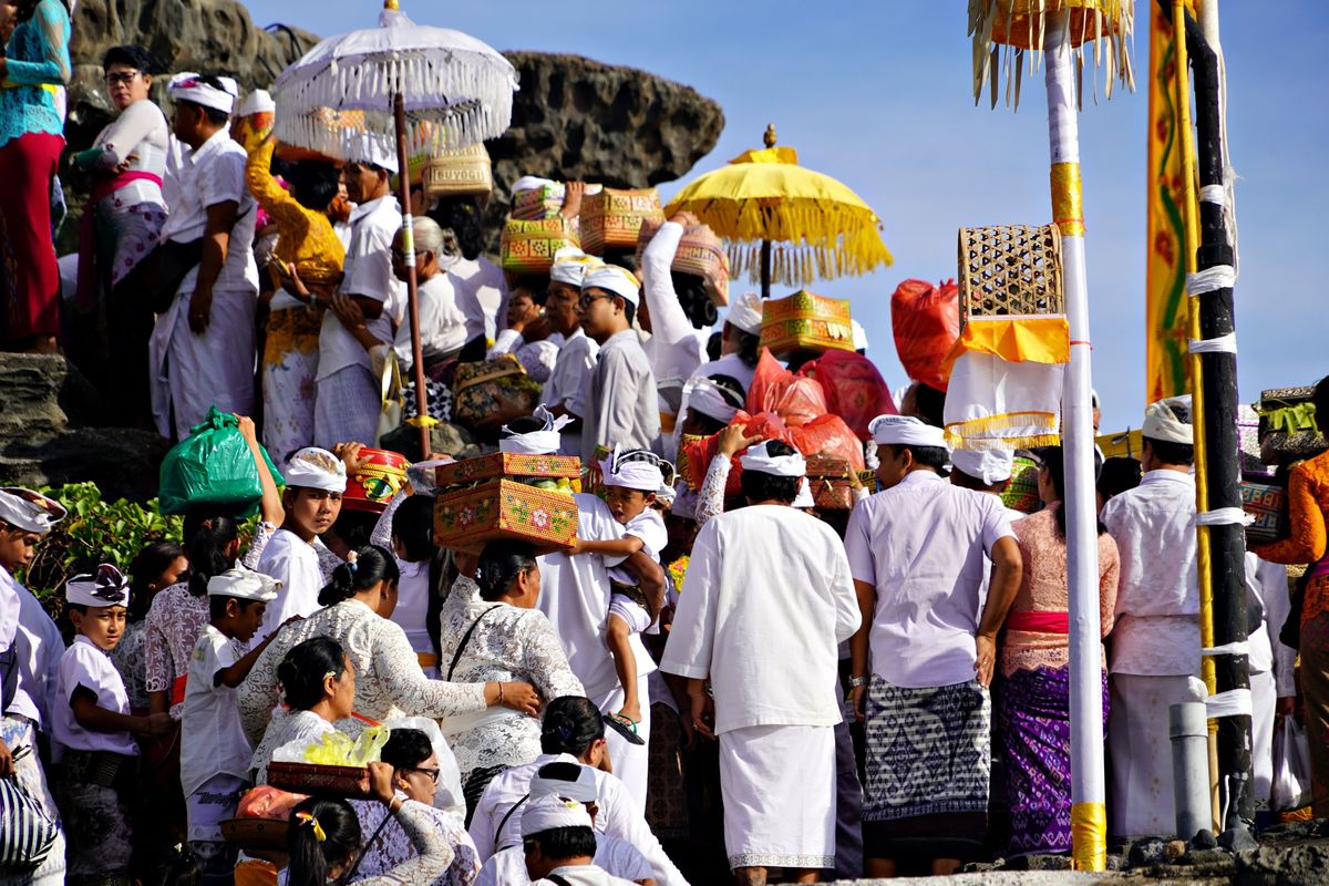 Galungan, Kuningan, Perbedaan Galungan dan Kuningan, Hindu, Hari Raya Galungan, Hari Raya Kuningan, Bali, kuningan, perbedaan Galungan dan Kuningan, Ini Perbedaan Galungan dan Kuningan, Hari Raya Umat Hindu Bali, Pengertian Galungan dan Kuningan, Waktu perayaan, Ritual yang dilaksanakan, Sama-sama sebagai hari libur