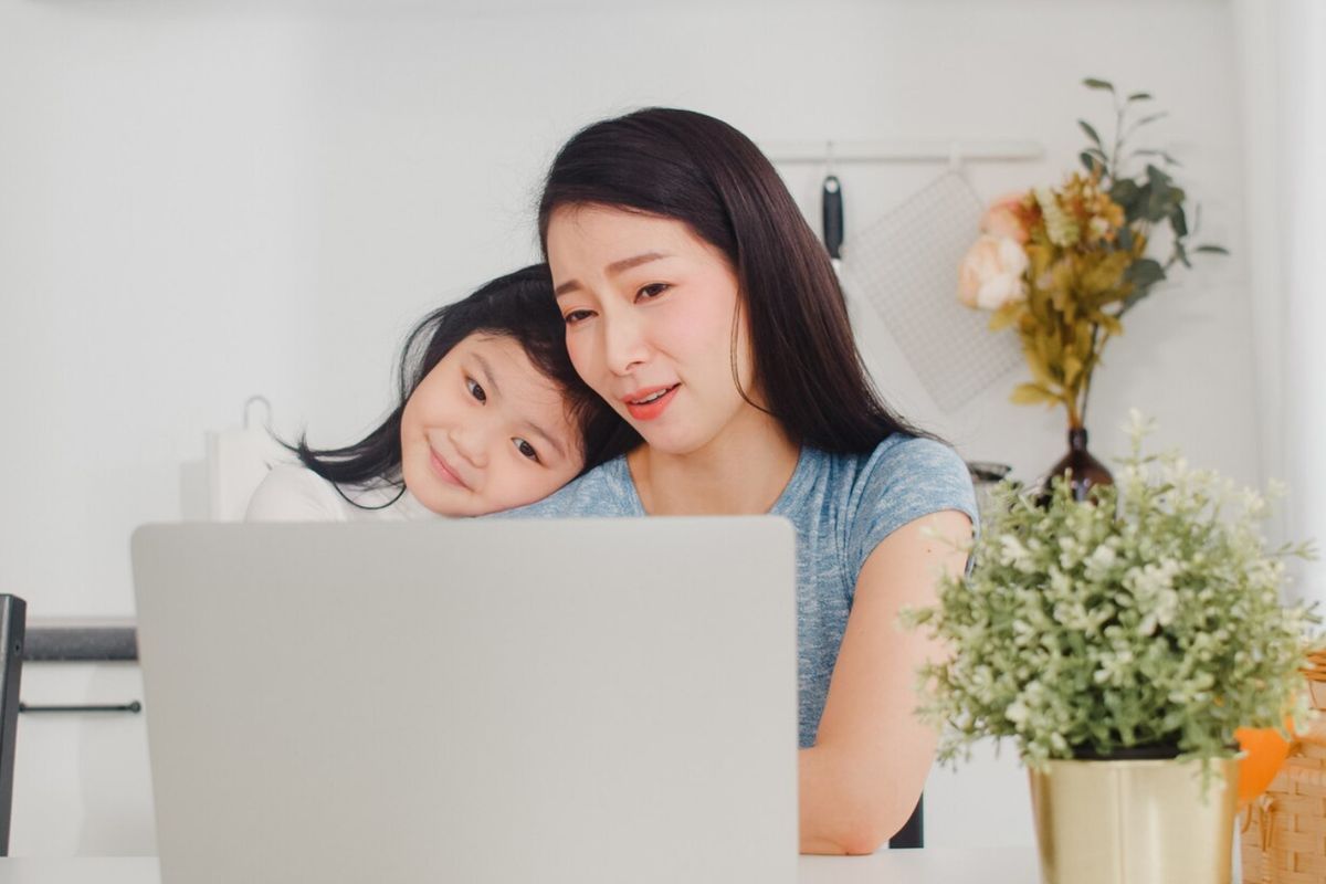 Cara ASN Perempuan Memisahkan Urusan Rumah dan Kantor saat WFH, Ini Cerita Mereka, Menyelesaikan urusan rumah lebih dulu, Mengandalkan dukungan di rumah, Fleksibilitas yang tidak selalu mudah, Distraksi yang sulit dihindari, Antara efisiensi dan peluang konsumtif