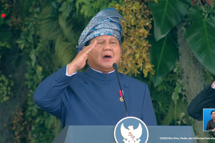 Prabowo, upacara penurunan bendera, peringatan HUT RI, 17 Agustus 2025, hut ke 80 ri, Prabowo Pakai Beskap dan Tanjak Melayu Saat Upacara Penurunan Bendera HUT Ke-80 RI