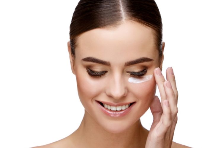 peptide, Manfaat Kandungan Peptide untuk Atasi Kantung Mata, Cara kerja peptide pada kulit, Perhatikan efek sampingnya, Hindari perawatan injeksi, Panduan mengaplikasikan krim mata