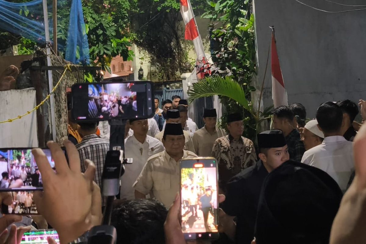 prabowo subianto, Brimob, Prabowo, Rantis Brimob, affan kurniawan, Prabowo Melayat ke Rumah Duka Affan Kurniawan, Usai Tragedi Rantis Brimob
