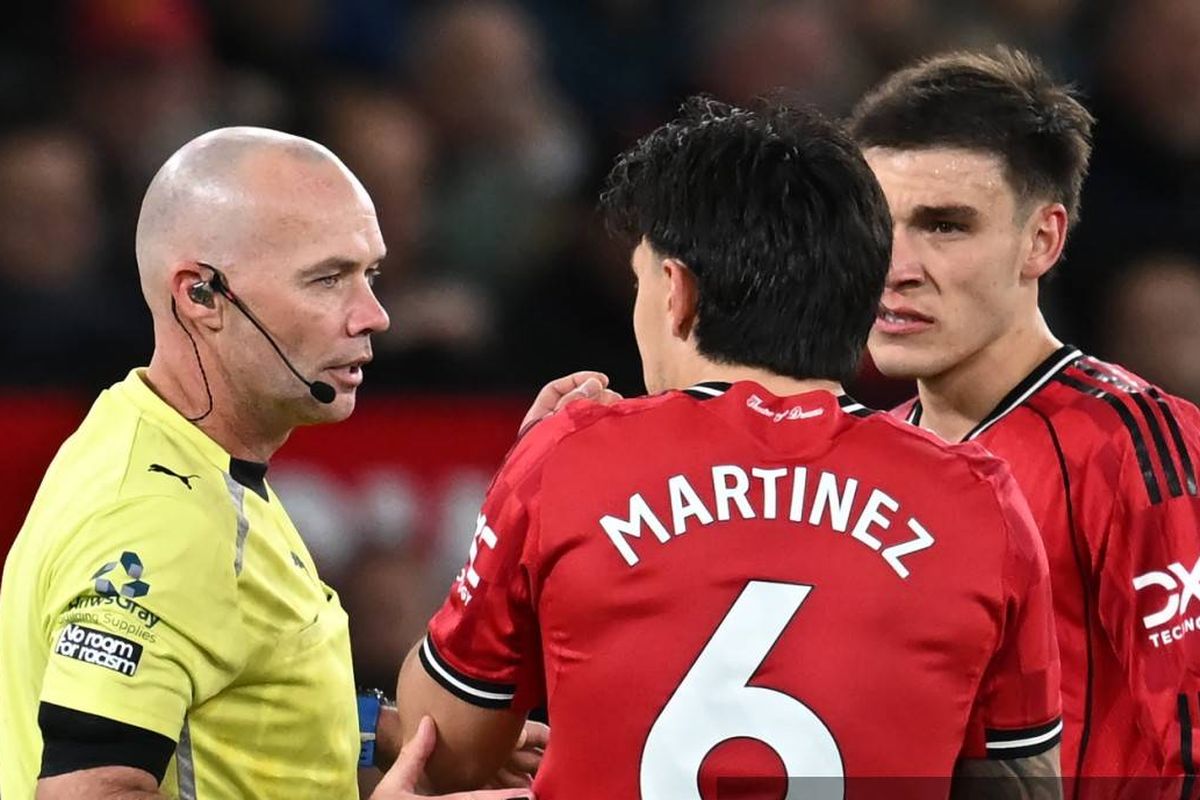 Manchester United, Michael Carrick, Lisandro Martinez, Harry Maguire, Chelsea Vs Man United: Kesalnya Michael Carrick Atas Absennya Lisandro dan Maguire