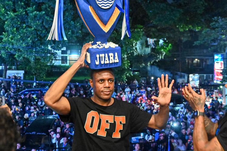 Liga 1 2024-2025, Victor Igbonefo, Persib, Bojan Hodak, Persita Tangerang, Persis Solo, Persib Bandung, Musim Terakhir Victor Igbonefo Berbaju Persib Bandung