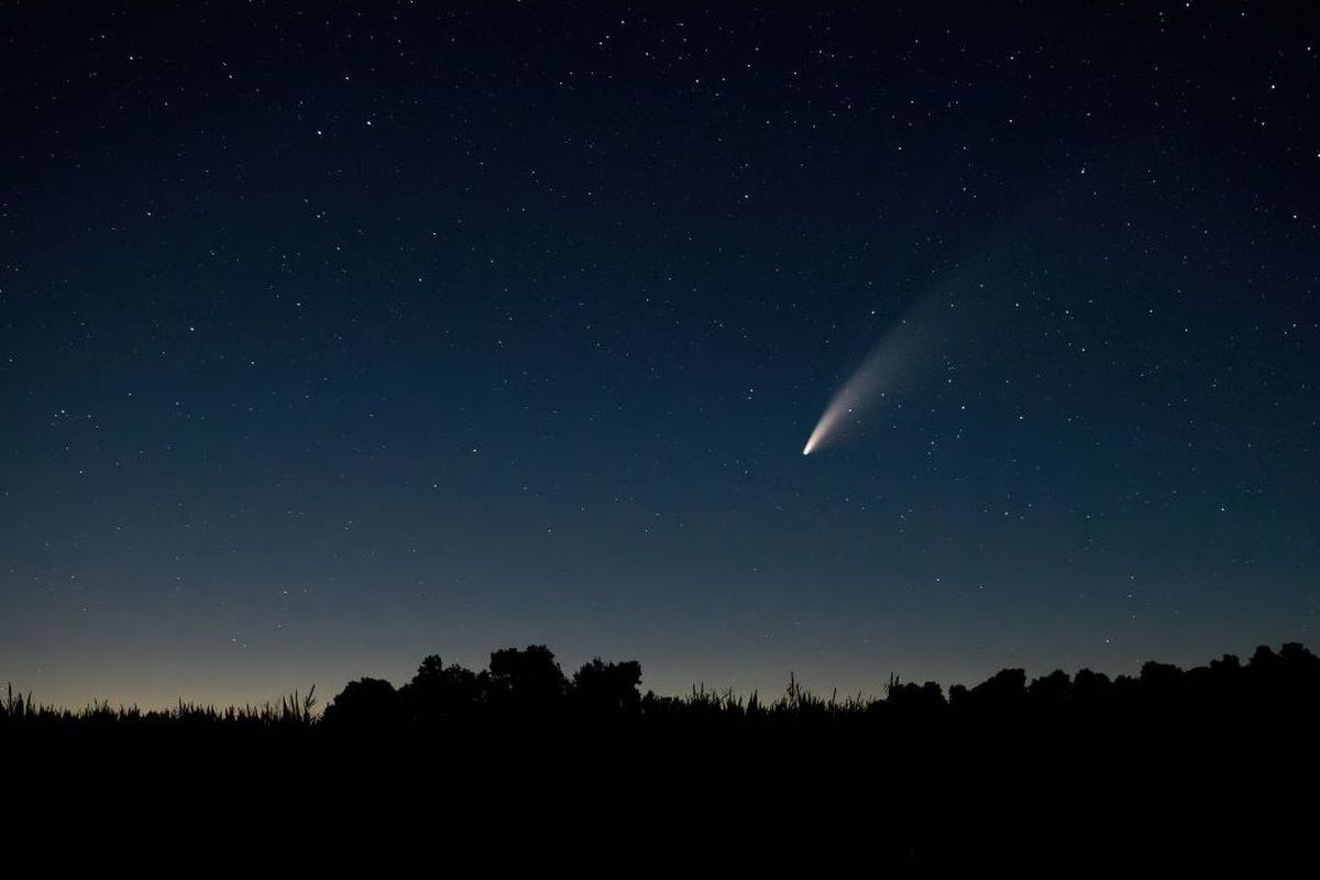 BMKG, meteor jatuh, BRIN, peneliti BRIN, meteor Cirebon, meteor jatuh di cirebon, meteor jatuh di indonesia, BRIN Duga Meteor Besar yang Jatuh Sebabkan Dentuman Keras dan Cahaya Terang di Langit Cirebon