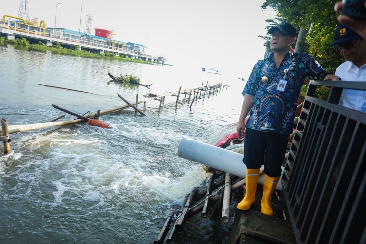 Semarang, banjir, penanganan banjir, banjir Semarang, titik banjir, penanganan banjir Semarang, Pemprov Jateng Operasikan 38 Pompa untuk Atasi Banjir di Semarang-Demak