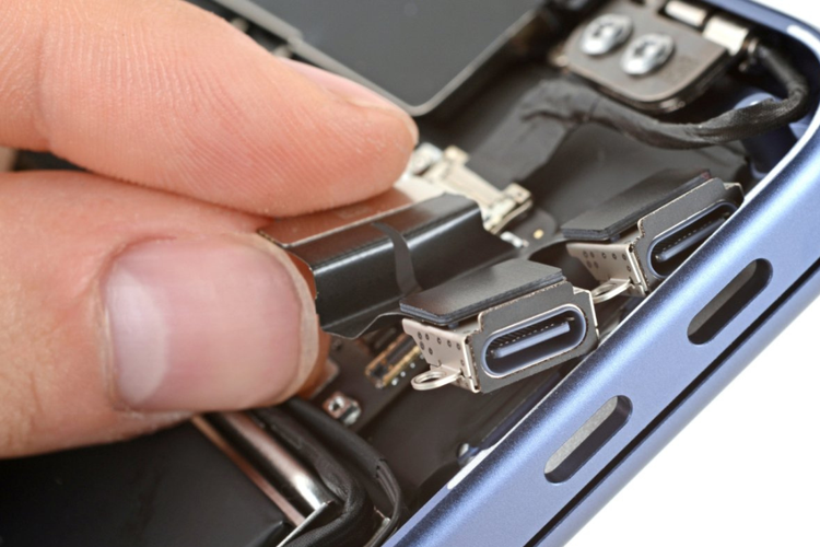MacBook, Apple, iFixit, MacBook Neo, Bukan Cuma Lebih Murah, MacBook Neo Lebih Unggul dari Seri Lain dalam Hal Ini, Baterai kini disekrup, bukan dilem, Struktur internal lebih rapi dan mudah diakses, Tidak ada kendala "parts pairing", Port modular, layar lebih mudah dilepas, Masih ada kompromi: RAM disolder, speaker standar