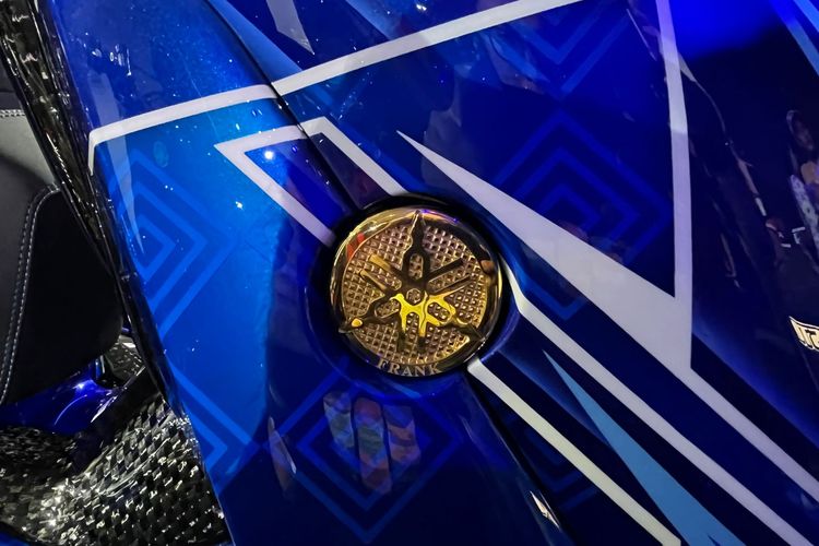 XMAX, modifikasi, CustoMAXI, Yamaha XMAX, King CustoMAXI 2025, Yamaha XMAX Hedon dengan Emblem Emas 18 Karat