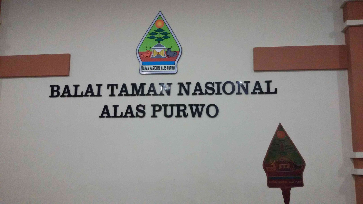 Alas Purwo, Jalajah Alas Purwo: Hutan Tertua, Cerita Kawasan Ghaib, dan Pura Kawitan