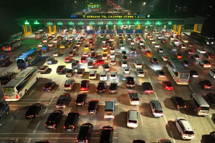 favorit, jalan tol, Jasa Marga, rekayasa lalu lintas, one way, Cikampek, puncak arus mudik, Trans-Jawa, Lebaran 2025, Awas, Puncak Arus Mudik Lebaran 2025 Diprediksi Terjadi Hari Ini