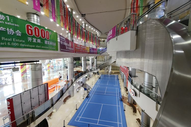 WTC Mangga Dua, wtc mangga dua jakarta utara, lapangan badminton wtc mangga dua, lapangan badminton di wtc, Ada Lapangan Badminton di Tengah Mal WTC Mangga Dua, Buat Apa?