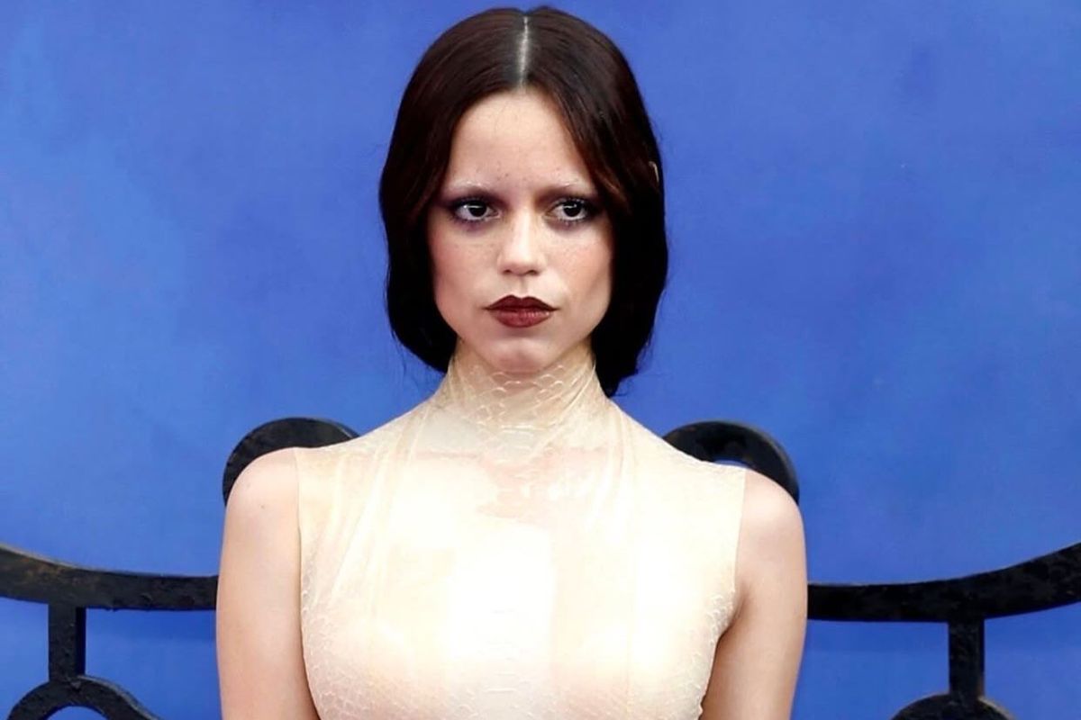 billie eilish, tren tiktok, Jenna Ortega, tren makeup 2025, tired makeup look, bagaimana tired makeup look, tren tired makeup, tired girl look, tired girl look makeup, makeup tiktok, tren makeup tiktok, tired girl look tiktok, Tired Girl Look Viral di TikTok, Tren Makeup Kelelahan yang Diminati Gen Z