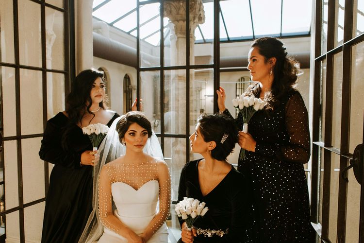 persiapan pernikahan, menyiapkan pernikahan, wedding stylist, mempersiapkan pernikahan, wedding stylist adalah, tips memilih wedding stylist, 6 Tips Memilih Wedding Stylist yang Tepat, Jangan Lupa Cek Portofolionya, 1. Pilih yang sesuai karakter dan kepribadian, 2. Cek portofolio karya sebelumnya, 3. Perhatikan kesan pertama saat bertemu, 4. Sampaikan referensi desain atau konsep yang diinginkan, 5. Cari tahu cara mereka berkolaborasi dengan vendor, 6. Sesuaikan dengan budget