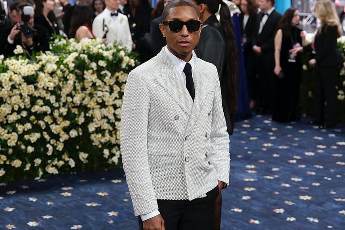 Pharrell, Knight of the Legion of Honor, Pemerintah Perancis, Louis Vuitton, Pharrell Williams, pharrell williams louis vuitton, pemerintah perancis, knight of the legion of honor, Pharrell Williams Dapat Gelar Kehormatan dari Perancis, Ini Alasannya