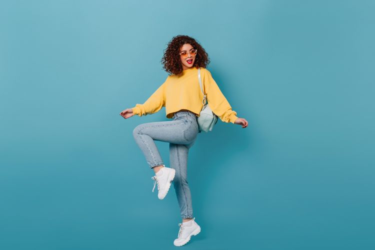 Clavi Kirana, tips berpakaian, ootd, OOTD, tips fashion, clavi kirana, Bagaimana cara berpakaian untuk iklim tropis, ootd iklim tropis, fashion iklim tropis, Tetap Fashionable Saat Cuaca Panas dan Hujan, Ini Tips dari Desainer, 1. Pilih celana pendek dan kaos saat hujan turun, 2. Blazer untuk berbagai acara, 3. Mainkan warna dengan cermat, 4. Andalkan sepatu dan jam sebagai statement, 5. Utamakan kenyamanan, baru bicara tren