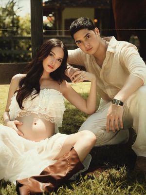 Alyssa Daguise, Al Ghazali, Maternity shoot, alyssa daguise dan al ghazali, alyssa daguise hamil, ronny kobo uk, cariton tiered lace top, lovers and friends, outfit maternity shoot, Outfit Alyssa Daguise Saat Maternity Shoot, Pakai Top Renda dan Rok Maxi, Carlton Tiered Lace Top dari Ronny Kobo., Castres Maxi Skirt dari Lovers &amp; Friends, Harga outfit Alyssa Daguise saat maternity shoot, Makeup natural