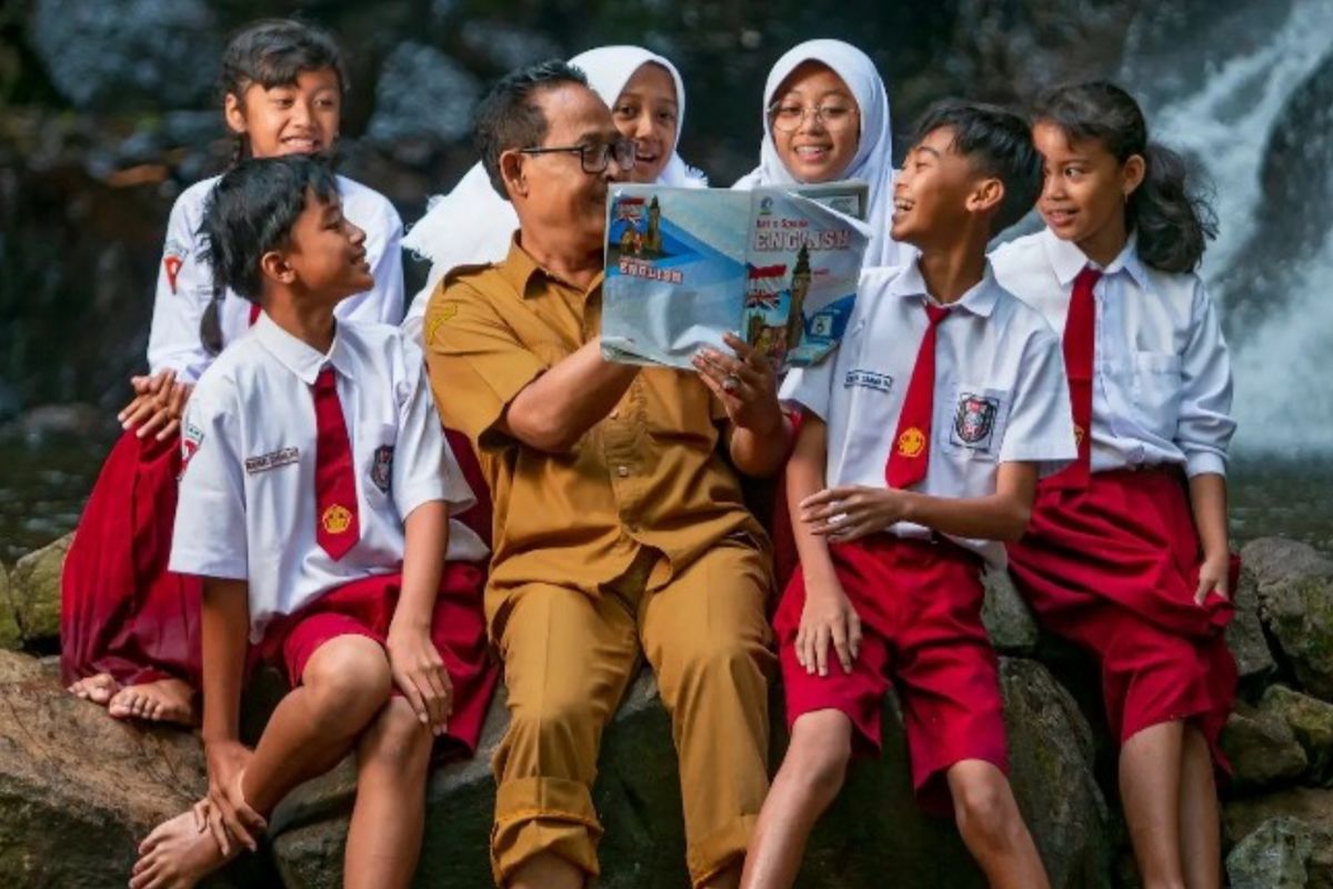 Hari Guru Nasional, tema Hari Guru Nasional, Tema Hari Guru Nasional, libur nasional dan cuti bersama 2025, kalender november 2025, 25 November Diperingati Hari Guru Nasional, tapi Apakah Termasuk Hari Libur?