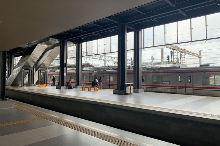 Stasiun Tanah Abang baru, stasiun tanah abang baru, peron stasiun tanah abang baru, wajah stasiun tanah abang baru, Stasiun Tanah Abang Baru Diresmikan, Penumpang KRL Wajib Cek Panduan Ini, 1. Layanan KRL di Stasiun Tanah Abang Baru, 2. Fasilitas peron dan jalur, 3. Lokasi pintu masuk dan keluar, 4. Taman Stasiun Tanah Abang