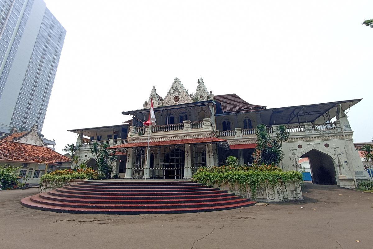 wisata cikini, wisata kuliner cikini, wisata daerah cikin, itinerary wisata cikini, tempat wisata di cikini, tempat wisata cikini, es krim tjanang cikini, rumah raden saleh rs pgi cikini, rumah raden saleh jakarta, Itinerary Wisata di Cikini, Lihat Rumah Raden Saleh dan Makan Es Krim Legendaris, Kunjungi Masjid Jami Al-Makmur Cikini, Melihat makam Habib Cikini, Ngemil roti legendaris, Jelajah Taman Ismail Marzuki, Makan es krim langganan Bung Karno, "Bertamu" ke rumah Raden Saleh
