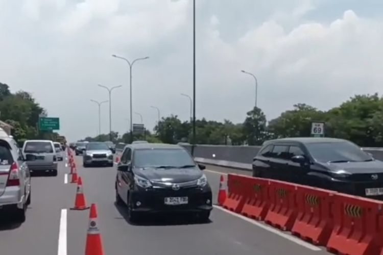 arus balik, rekayasa lalu lintas, arus balik Lebaran, Berlaku Siang Ini, Simak Jadwal One Way, Contraflow dan Gage Arus Balik Lebaran