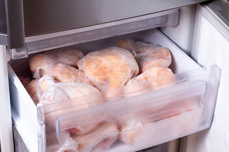 daging ayam, cara menyimpan ayam, ayam beku, Panduan Aman Menyimpan Daging Ayam di Kulkas dan Freezer