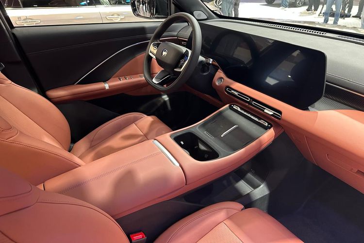 CS55 Plus HEV, SUV hybrid, Changan, BlueCore HEV, Ulik Spesifikasi Changan CS55 Plus HEV, Cocok Masuk ke Indonesia?, Desain Eksterior: Agresif dan Futuristis, Interior: Nyaman dengan Sentuhan Teknologi, Performa Mesin: Efisiensi Bertemu Tenaga, Fitur Keselamatan dan ADAS, Kesimpulan
