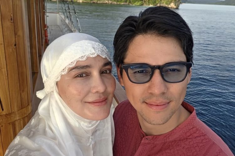 Luna Maya dan Maxime Bouttier Lebaran di Raja Ampat, Salat Ied di Kapal