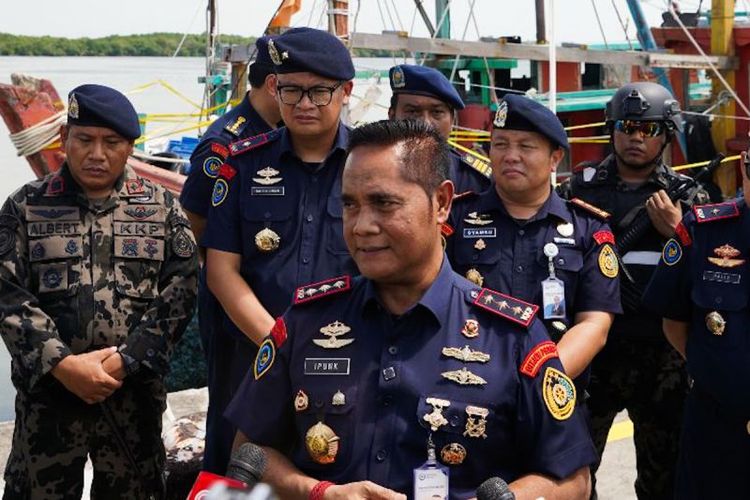 Kementerian Kelautan dan Perikanan (KKP), pantai muara pesisir selatan sumbar, nelayan bakar kapal patroli kkp, kapal patroli KKP dibakar, KKP Beberkan Kronologi Insiden Pembakaran Kapal Patroli oleh Nelayan di Sumbar, Apa Penyebabnya?