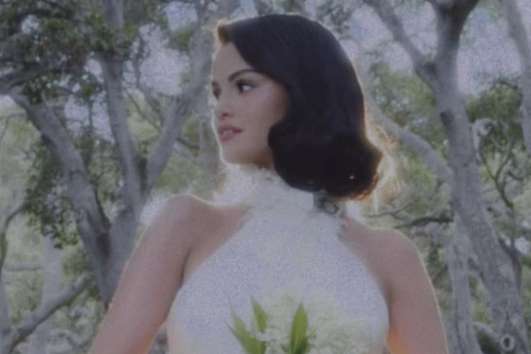 Selena Gomez, Selena Gomez menikah, Benny Blanco, Selena gomez menikah dengan benny blanco, Venue pernikahan selena gomez, selena gomez married, selena gomez umur berapa, benny blanco selena gomez, Selena Gomez Menikah dengan Benny Blanco, Intip Detail Gaun Pengantinnya