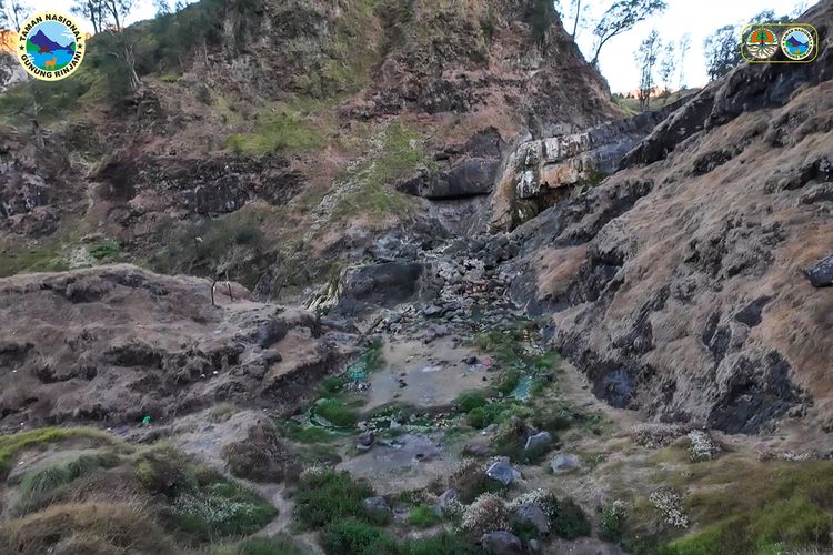Gunung Rinjani, pendakian gunung rinjani, turis berbikini di Pemandian Air Panas Rinjani, Cegah Kejadian Turis Berbikini di Air Panas Rinjani, Info untuk Wisatawan Harus Jelas