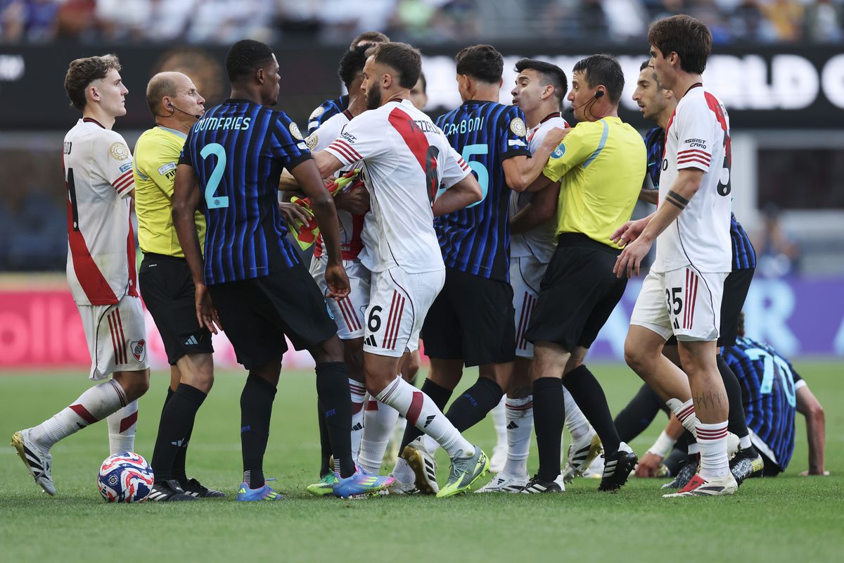 Inter Milan, River Plate, Piala Dunia Klub 2025, river plate, inter milan, Piala dunia antarklub 2025, Inter Milan vs River Plate, Asal Muasal Keributan Acuna dan Dumfries di Laga Inter Vs River
