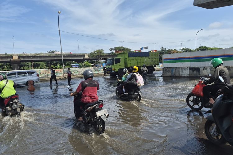 Peringatan Waspada Banjir Rob di Pesisir Jakarta hingga 3 Februari 2026