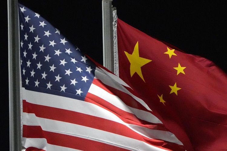 China, chipset, Eric Schmidt, Jensen Huang, chip, Nvidia, Bos Nvidia: Chip Buatan China Tinggal Hitungan Nanodetik Saja di Belakang AS