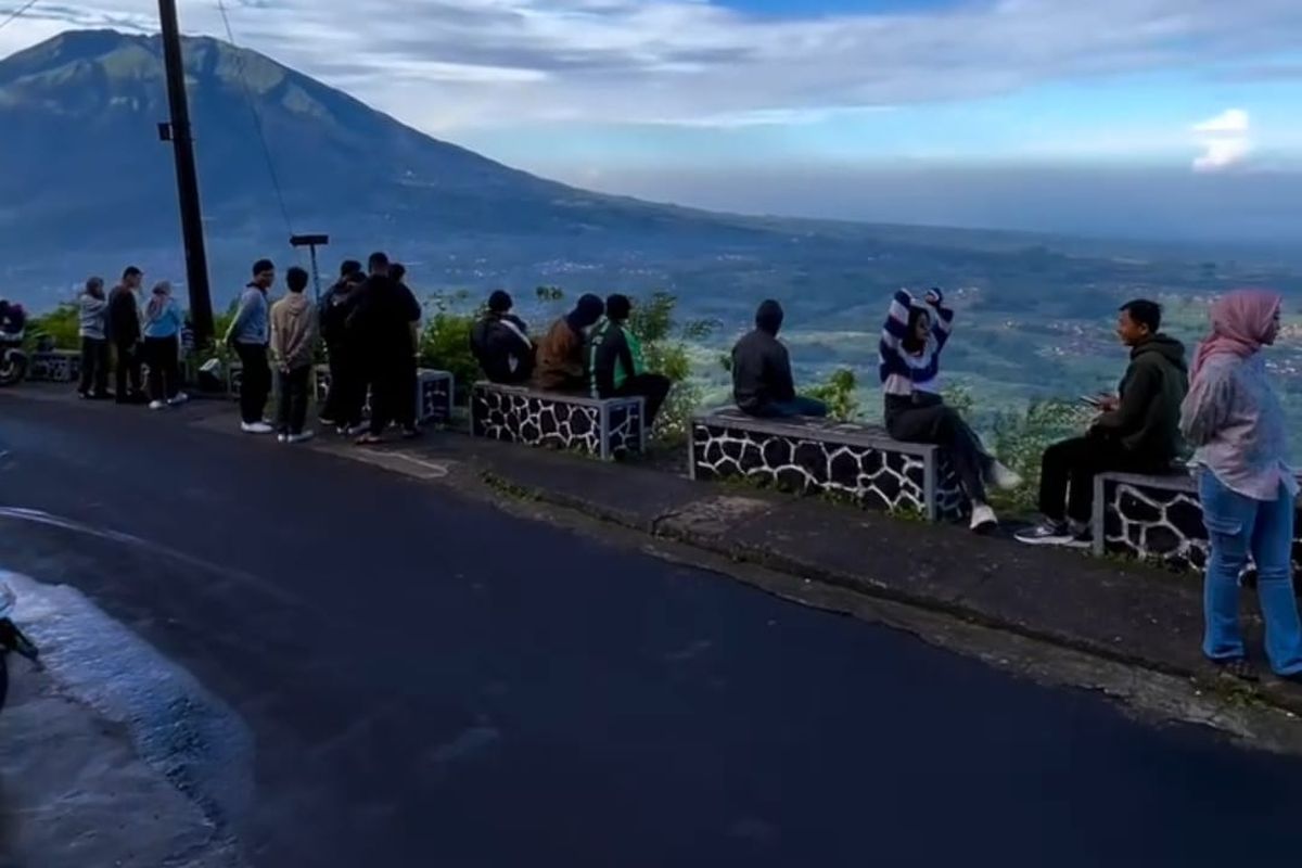 Gunung Telomoyo, Telomoyo, Libur Nataru di Gunung Telomoyo, Diserbu 5.700 Orang pada Awal Tahun