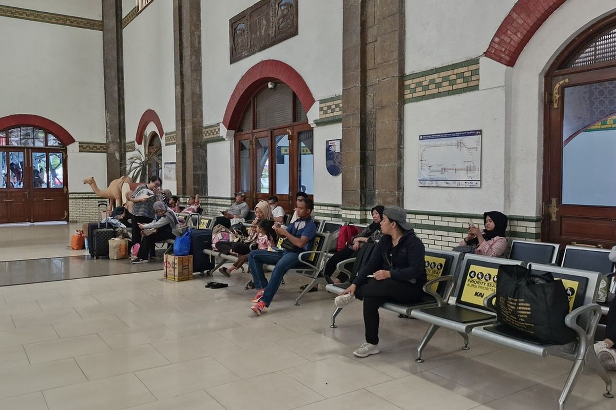 Hujan deras, jalur kereta, semarang tawang, rel kereta terendam banjir, Hujan Lebat, Jalur Rel Kereta Stasiun Semarang Tawang hingga Alastua Tergenang