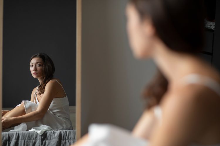 Negative self-talk, negative self-talk, Perempuan dituntut sempurna, kesehatan mental perempuan, negative self talk, negative self talk adalah, negatif self talk, contoh negatif self talk, dampak negatif self talk, apa itu negatif self talk, perempuan dituntut sempurna, mental health perempuan, Apa Itu Negatif Self-Talk dan Kenapa Sering Dialami Perempuan?, Perempuan sering mengalami negative self-talk, kenapa?, Perempuan dituntut sempurna, Survei tentang negative self-talk, Bagaimana cara menghadapi negative self-talk?