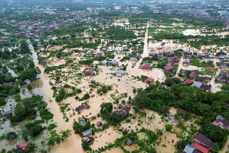 banjir sumbar, banjir padang, BPBD Padang, banjir padang pariaman, Banjir Sumbawa Barat meluas, banjir padang panjang, dua warga dilaporkan hilang, Longsor Lumpuhkan Banyak Ruas Jalan di Sumbar, Akses Antarkabupaten Terputus