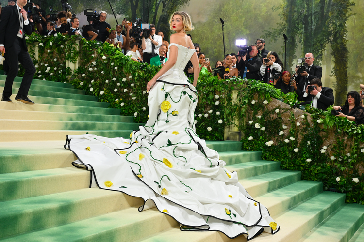 Met Gala, Met Gala 2026, Met Gala 2026 Angkat Tema “Fashion is Art”, Ini Detail yang Perlu Diketahui, Tema “Fashion is Art” jadi fokus utama, Dress code terbuka untuk interpretasi kreatif, Deretan nama besar jadi tuan rumah, Ajang penggalangan dana sekaligus panggung fashion, Desainer dengan konsep artistik jadi sorotan, Selebritas yang diprediksi tampil, Met Gala tetap jadi panggung ekspresi global