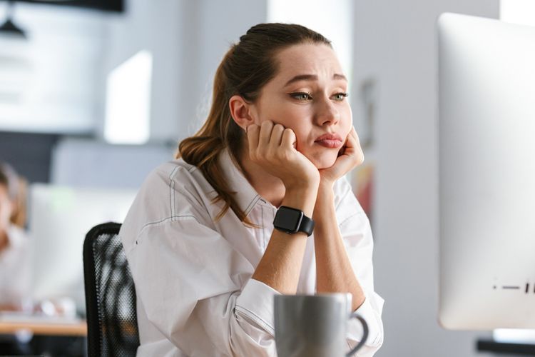 situationship, situationship adalah, tanda situationship, ciri-ciri situationship, ciri situationship, tanda hubungan tanpa status, tips mengenali situationship, Sedang Jalani Situationship? Ini 10 Cirinya Menurut Pakar, 1. Tidak ada kemajuan dalam hubungan, 2. Ada orang lain yang terlibat, 3. Tidak ada rencana dalam hubungan, 4. Komunikasi tidak konsisten, 5. Banyak alasan untuk tidak bertemu, 6. Hubungan terasa dangkal, 7. Sering bertemu mendadak tanpa rencana, 8. Tidak ada bukti kalian menjalin hubungan, 9. Kamu bosan dan cemas, 10. Jawaban dari pertanyaan, "Kita ini apa?"